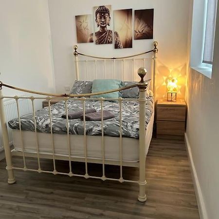 Bali Bliss Garden Flat With Parking Appartement Enfield Buitenkant foto