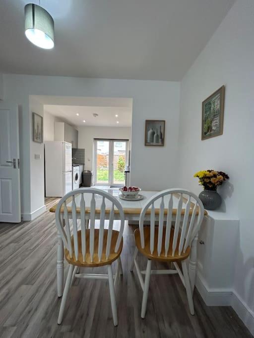 Bali Bliss Garden Flat With Parking Appartement Enfield Buitenkant foto